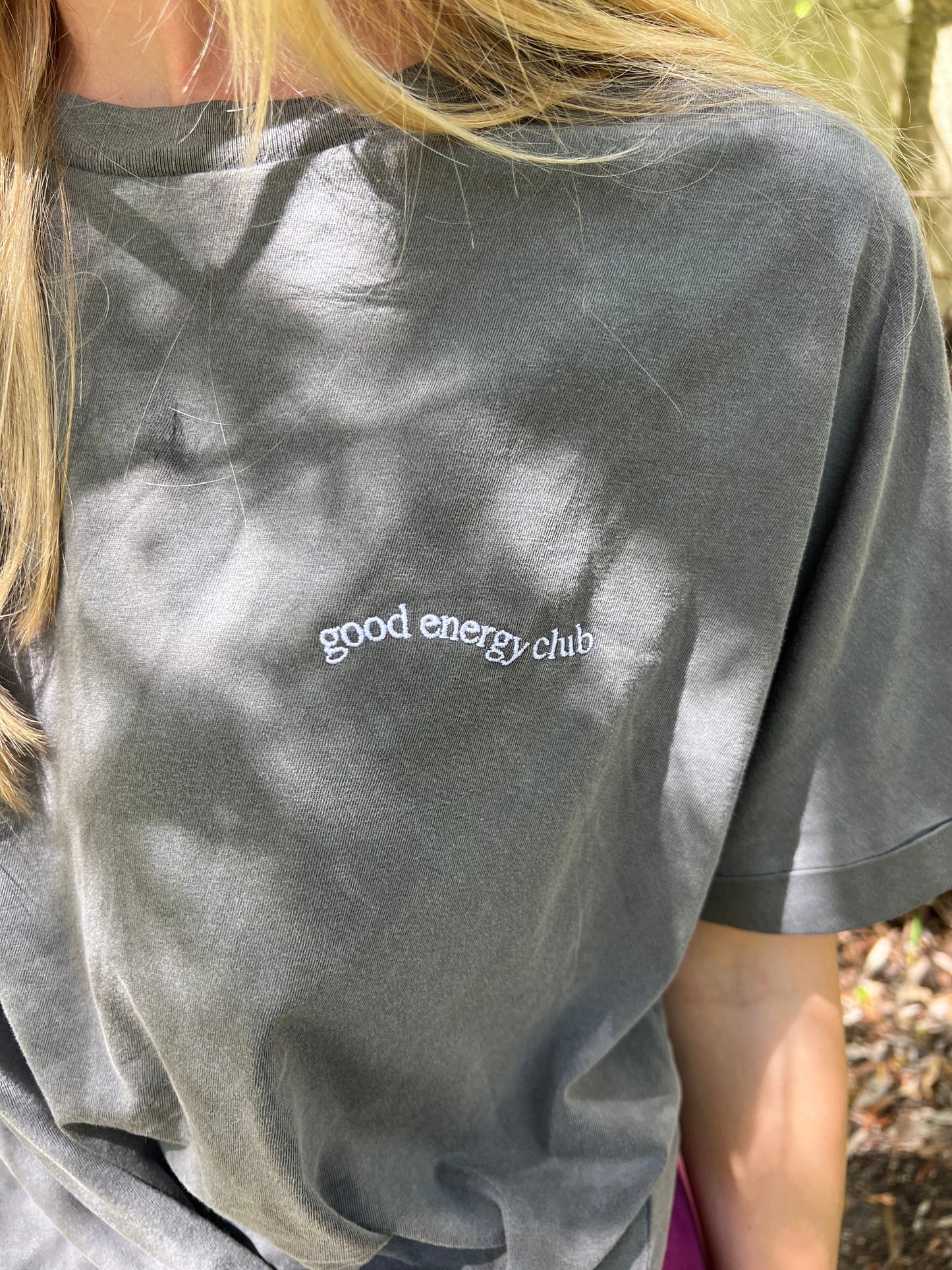 THE LIFE BARN Good Energy Club T-Shirt grau