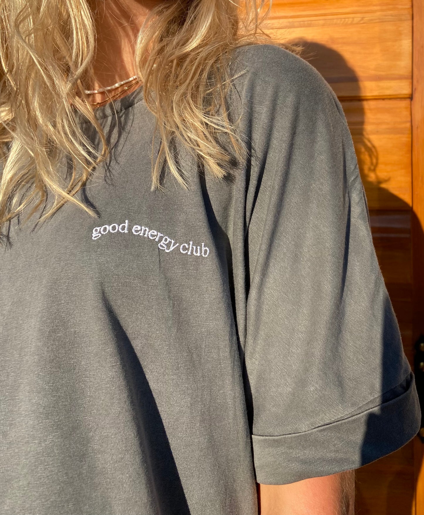 THE LIFE BARN Good Energy Club T-Shirt grey