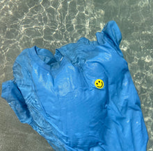 Lade das Bild in den Galerie-Viewer, THE LIFE BARN Smiley T-Shirt unisex hellblau
